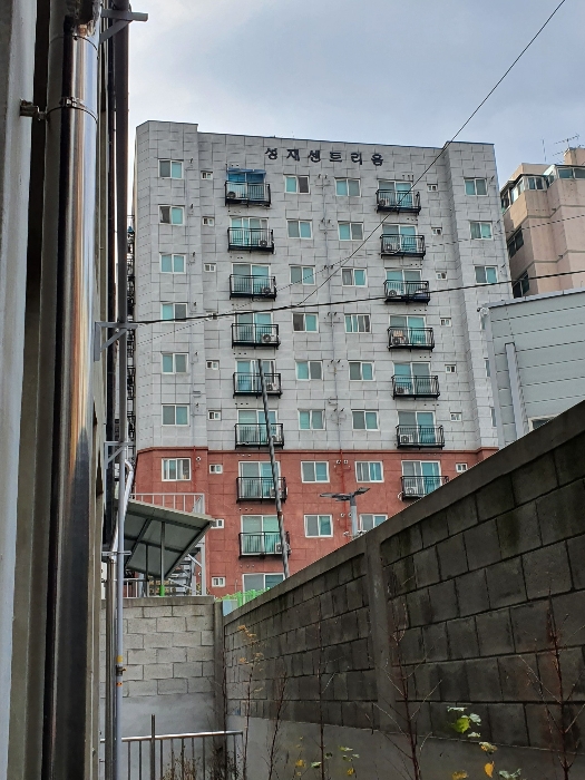 서울남부지방법원2021타경115211 성재센트리움아파트 제주건축물 제2동 북동측면 전경