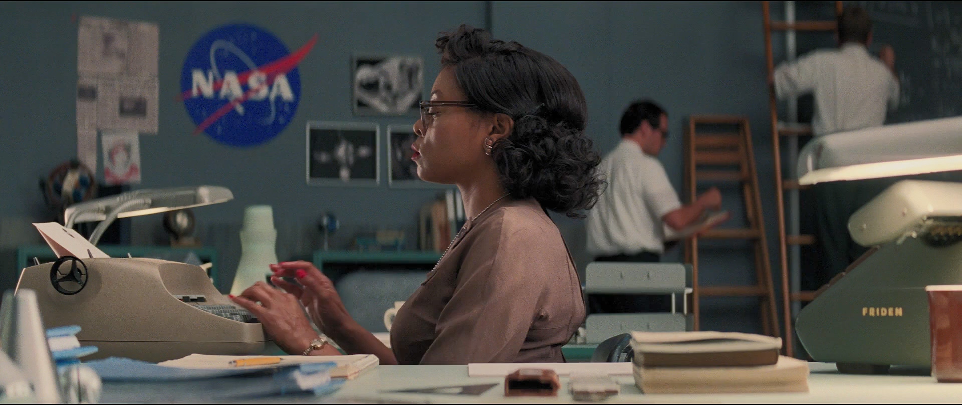 Hidden.Figures.2016p.BRRiP1CH.ShAaNiG.mkv_20240609_132709.982.jpg