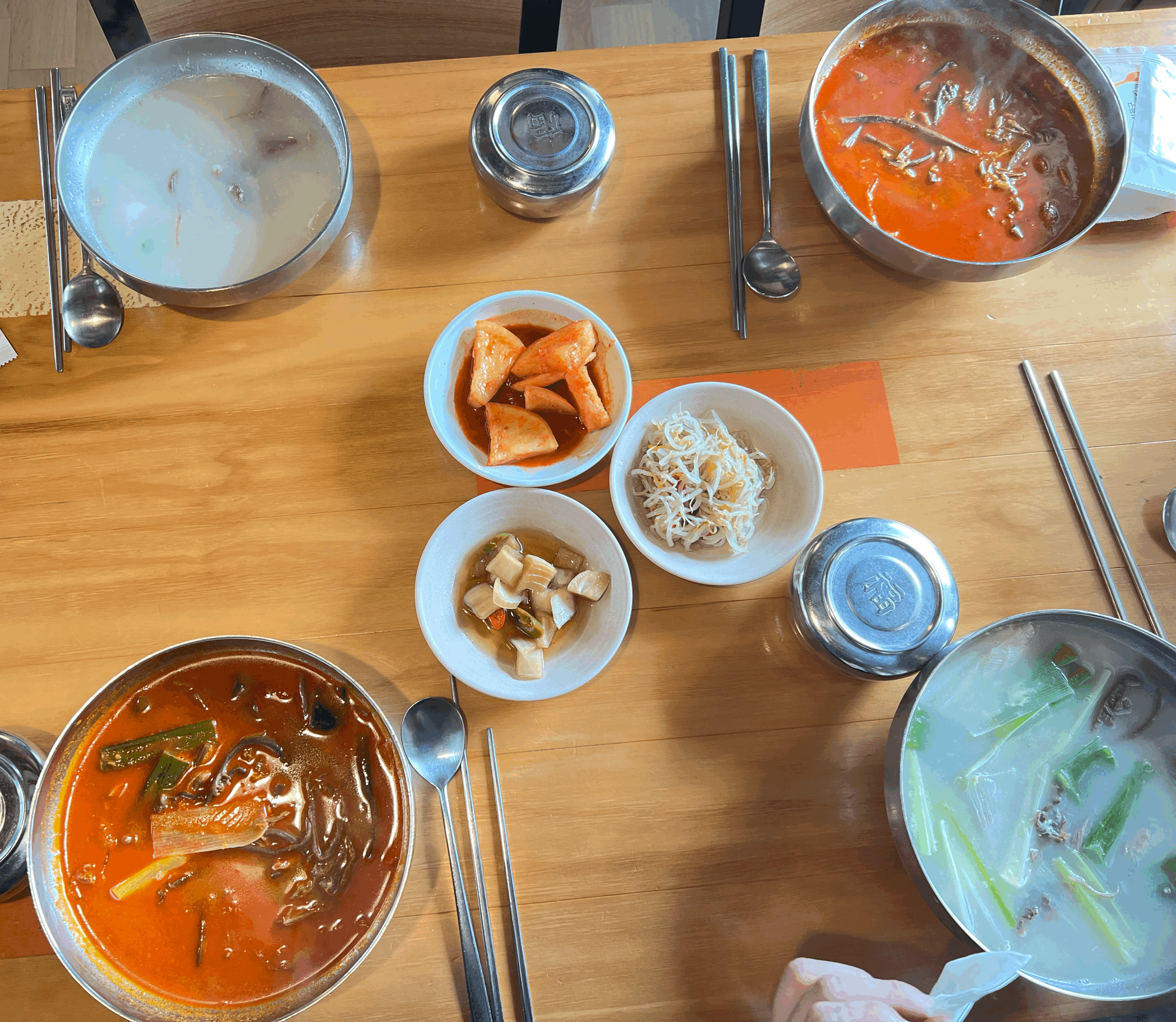 수라전통육개장 본점 상차림