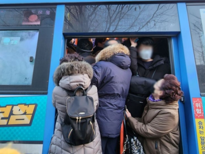 서울지하철 3호선 선로화재로 출퇴근마비 나라운영이 이런 수준인가? 서울지하철 3호선 선로화재로 출퇴근마비 나라운영이 이런 수준인가?
