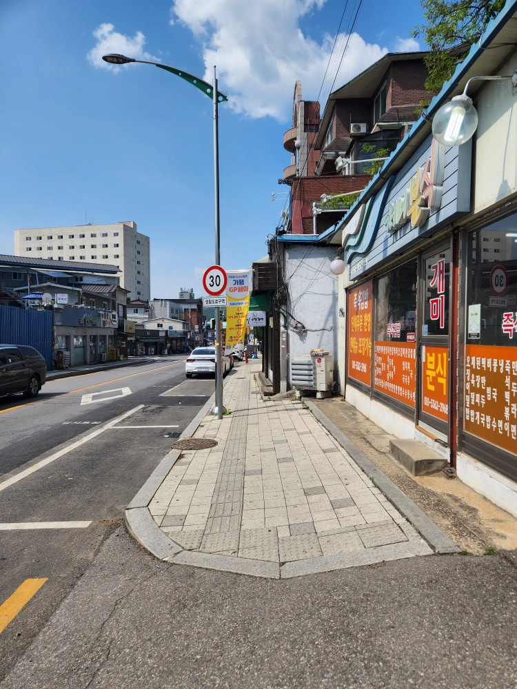 개미분식 앞 주차라인