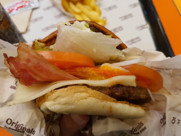 버거킹 신메뉴 오리지널스 솔티드에그 싱글 햄버거