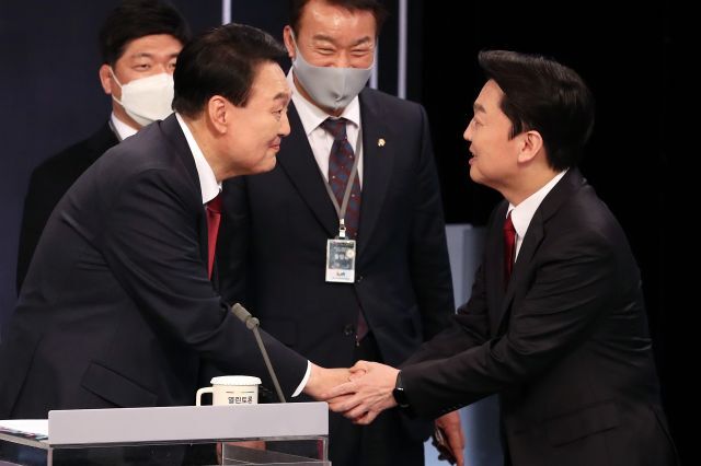  "안철수, 윤석열 오늘 새벽 단일화 잠정 합의"