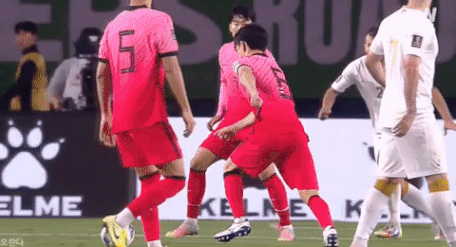  황인범 선제 중거리골, 시리아전 움짤.gif