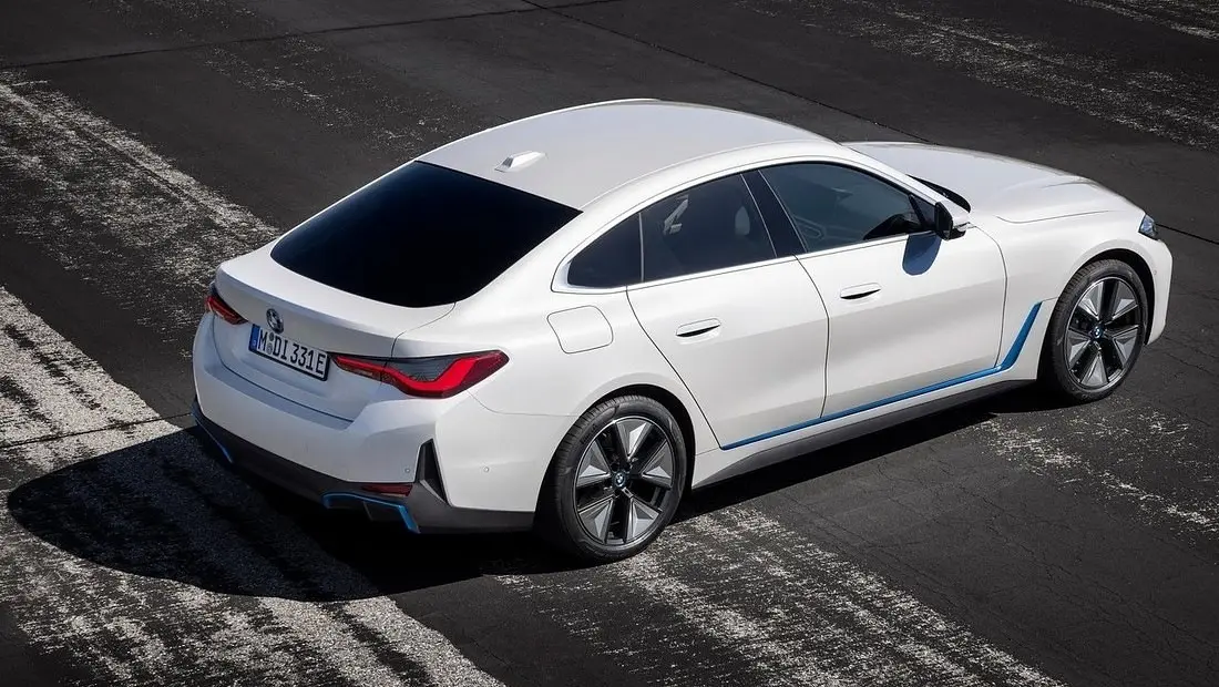 BMW i4 가격 실구매가 모의견적 제원 옵션 카탈로그 내부 색상 디자인 인테리어 편의사양 안전사양 전기차 지원금 총정리