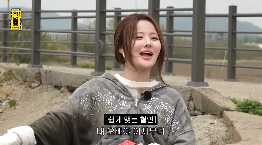 MZ 티셔츠 선물 받고 텐션 확 다운된 키오프 벨...jpg | 인스티즈