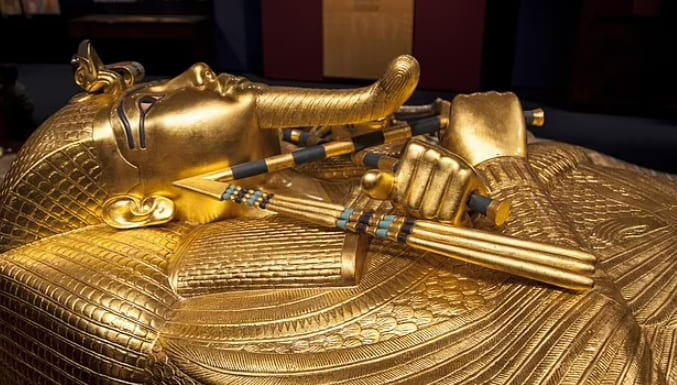 투탕카멘 왕은 나약한 소년왕이 아닌 &#39;전사&#39; VIDEO: King Tutankhamun was a &#39;battle-hardened warrior&#39;...