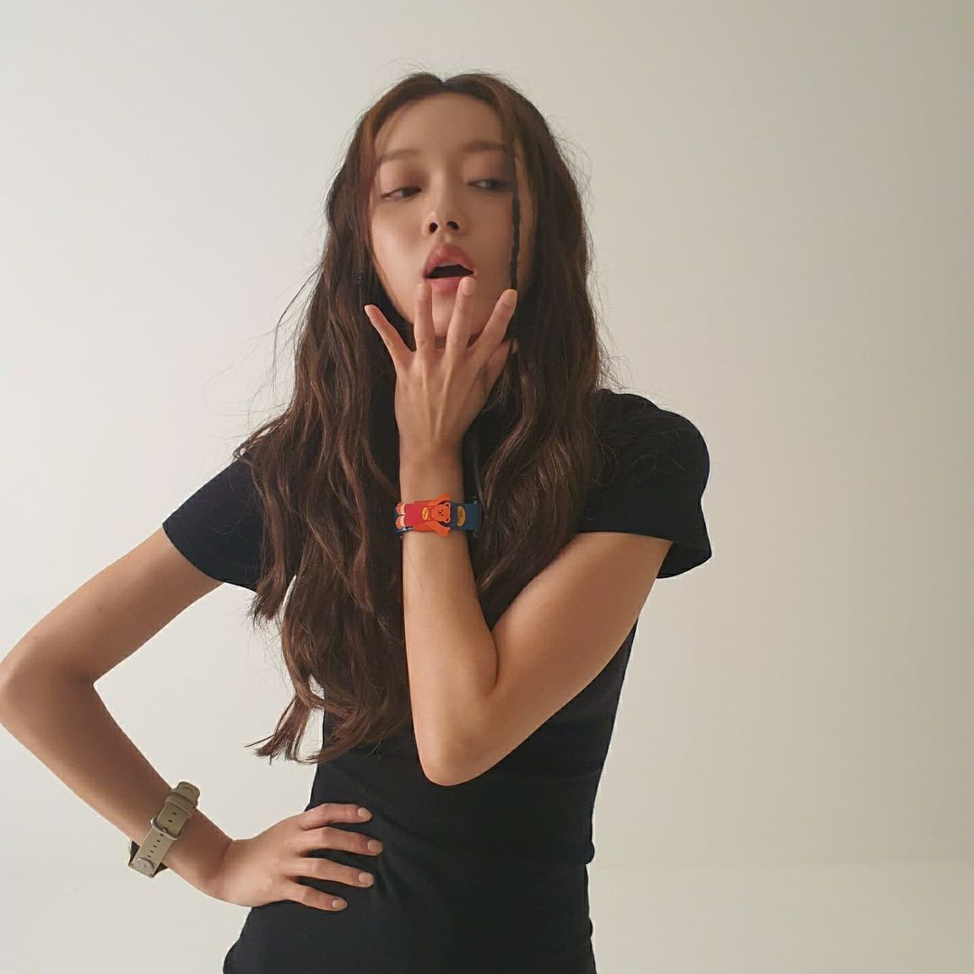  오마이걸 유아 더스타 9월호 화보 사진