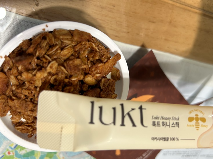 룩트-그래놀라-허니스틱-요거트