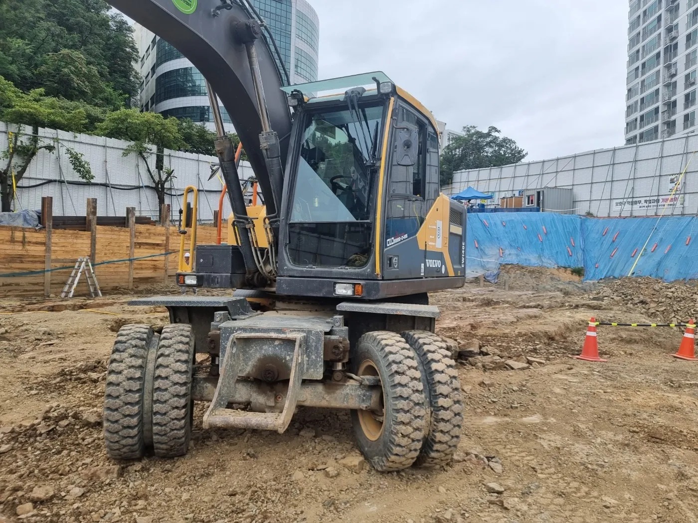 볼보 EW140E 2015년식 5400만원 판매합니다.