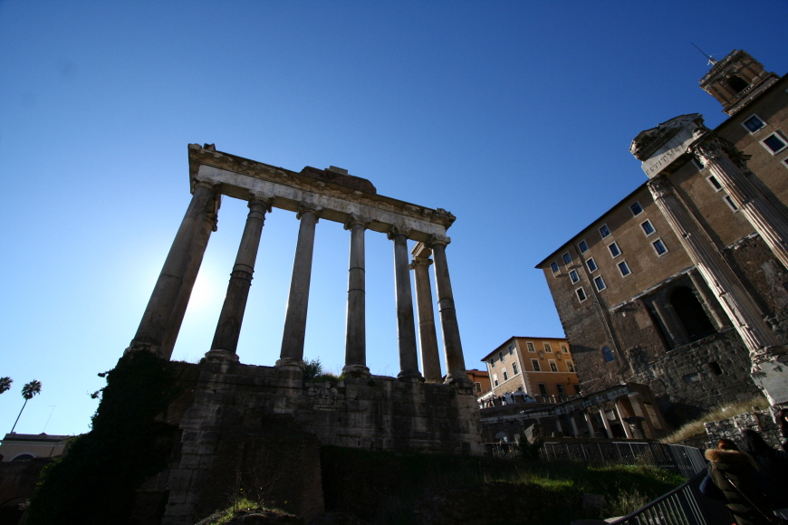 로마-포로로마노-Temple of Vespasian and Titus