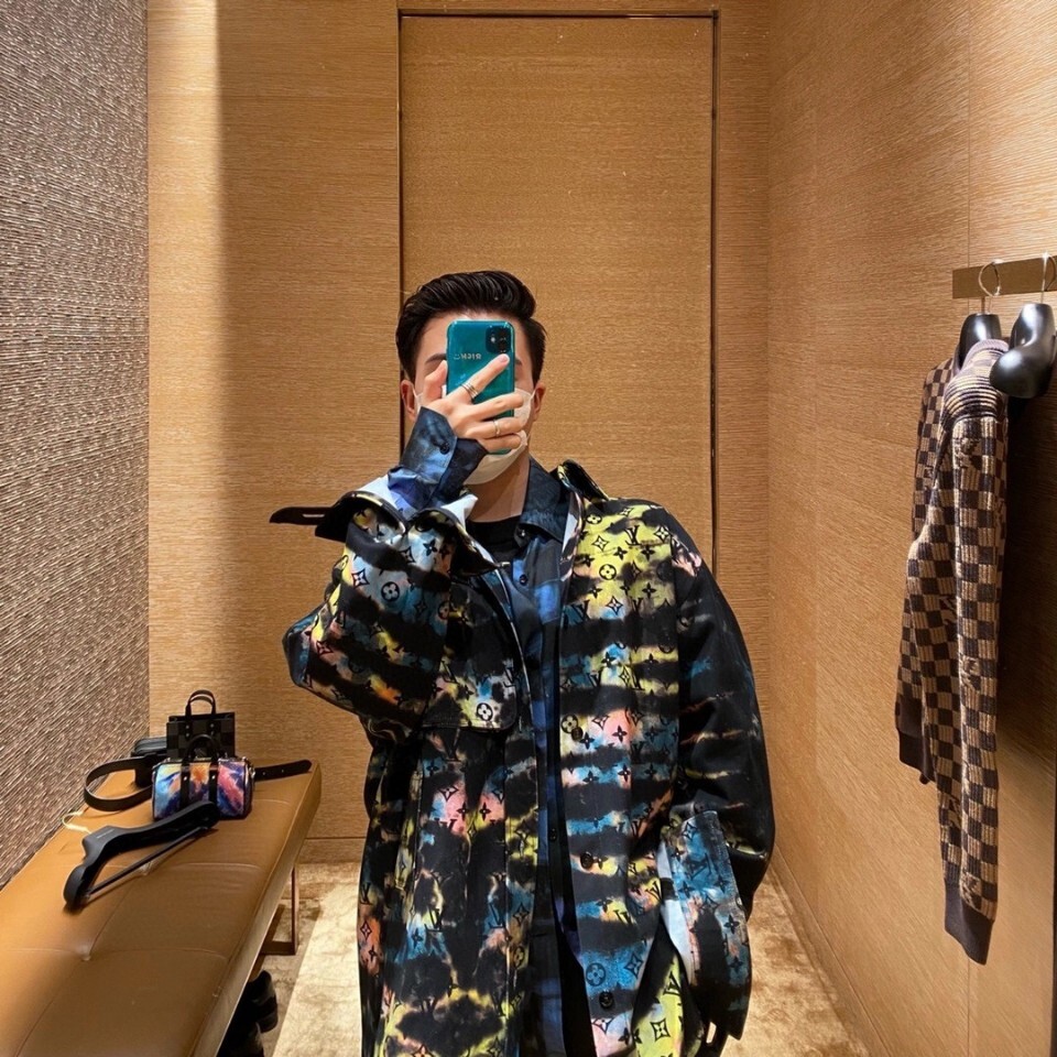  [LOUIS VUITTON] 루이비통 프린티드 모노그램 타이다이 데님 셔츠 1A9A3W