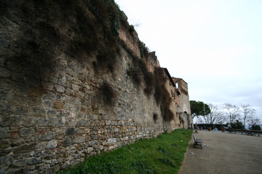 산지미냐노-성벽