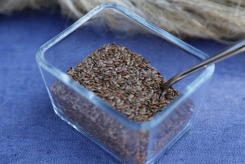 Flax-seeds-are placed-in-a transparent bowl