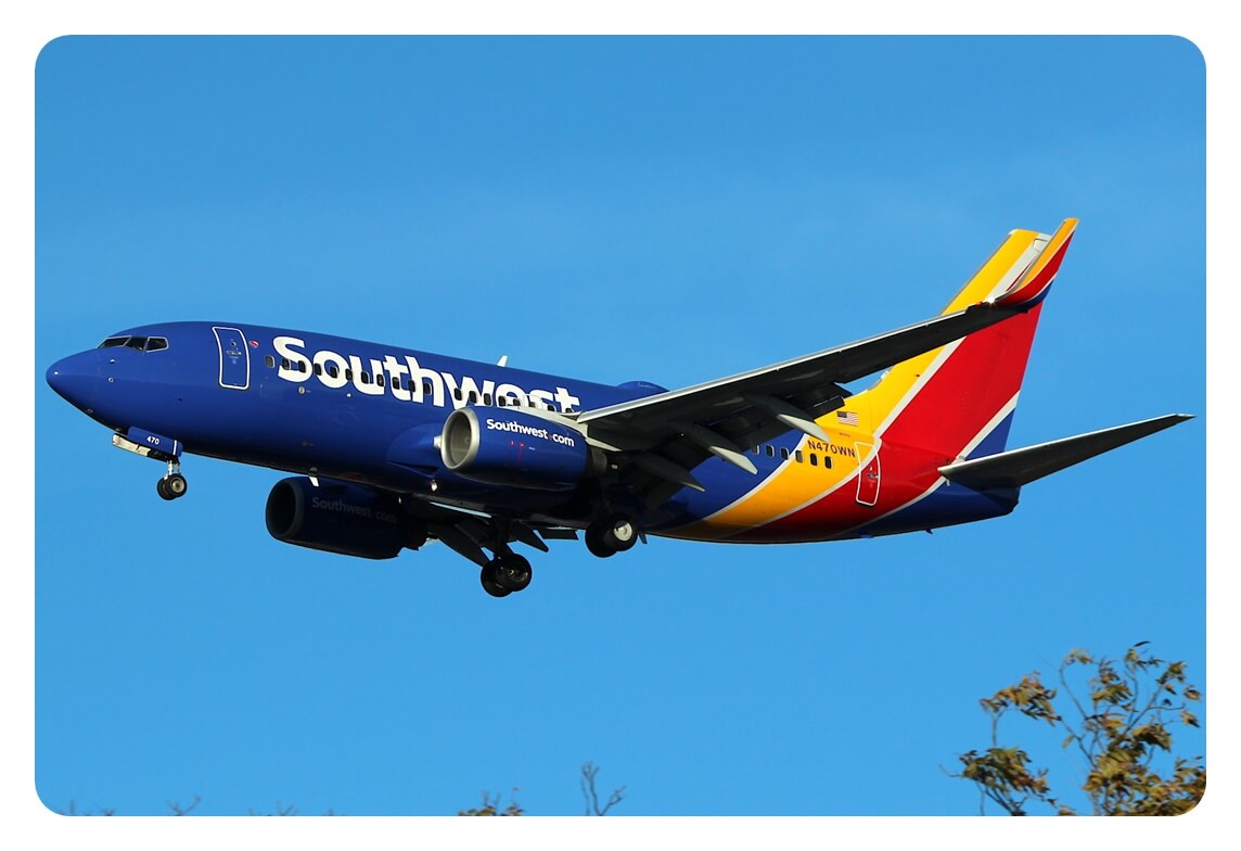 사우스웨스트항공 Southwest Airlines B737-700 비행기가 이륙하는 모습을 찍은 사진