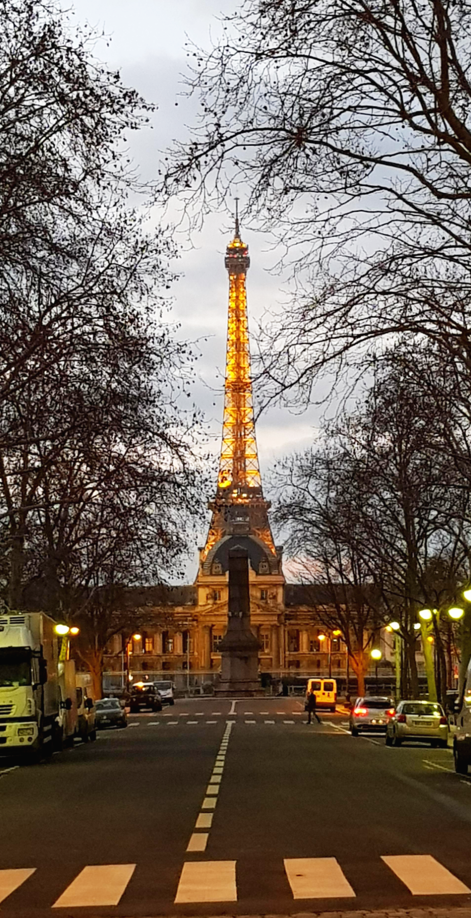 프랑스 파리 군사학교 뒤에 보이는 에펠탑