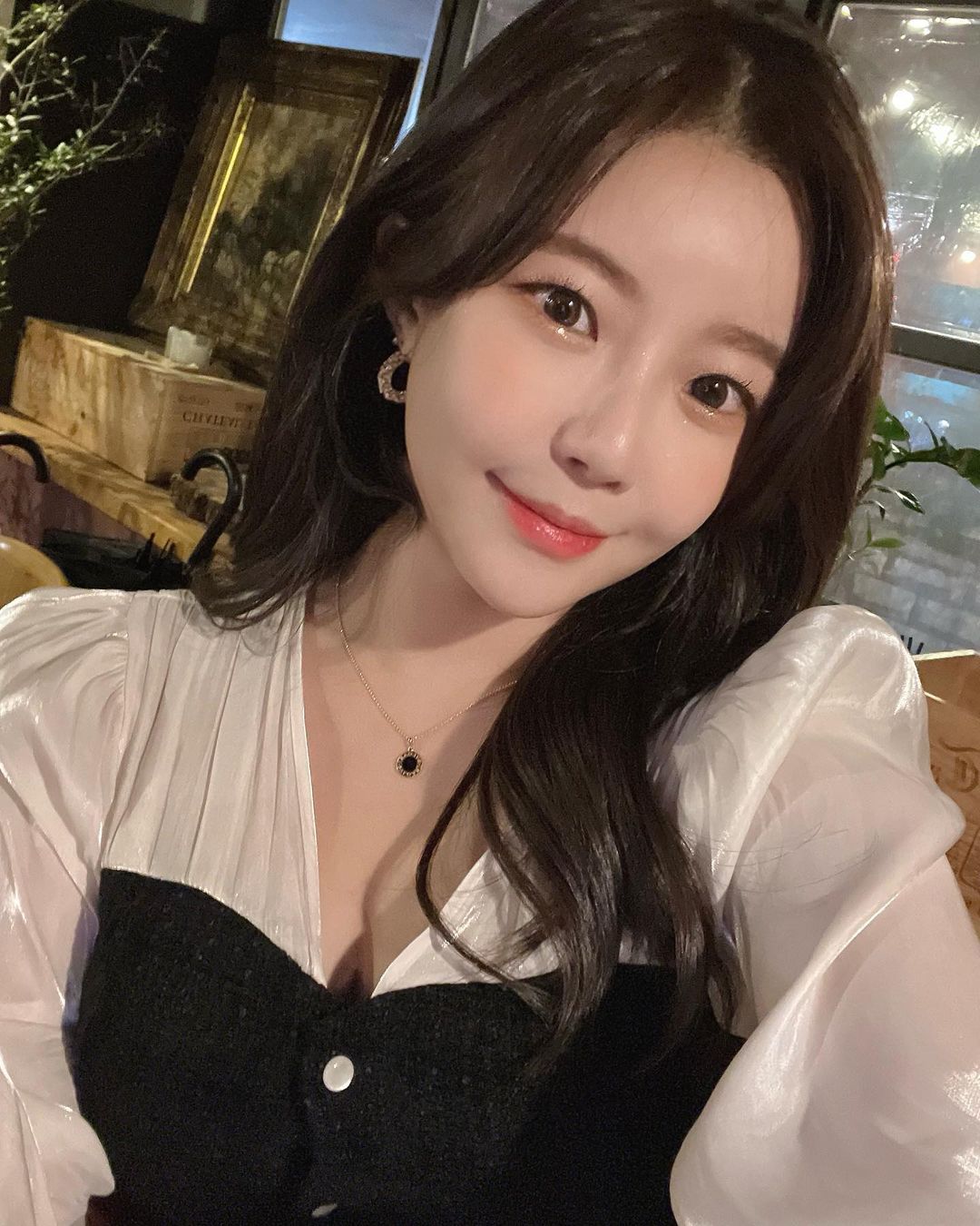  유튜버 뷰티크리에이터 민가든 인스타그램 셀카 사진들 모음