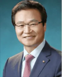 김용판 국회의원 사진