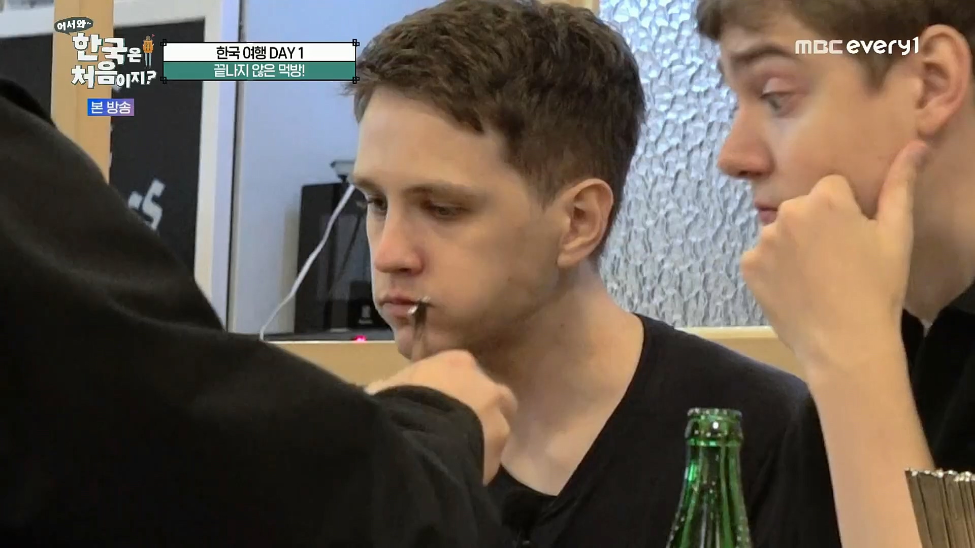 어서와 한국은 처음이지.E272.221201p.H264-F1RST..mp4_20221203_182124.725.jpg