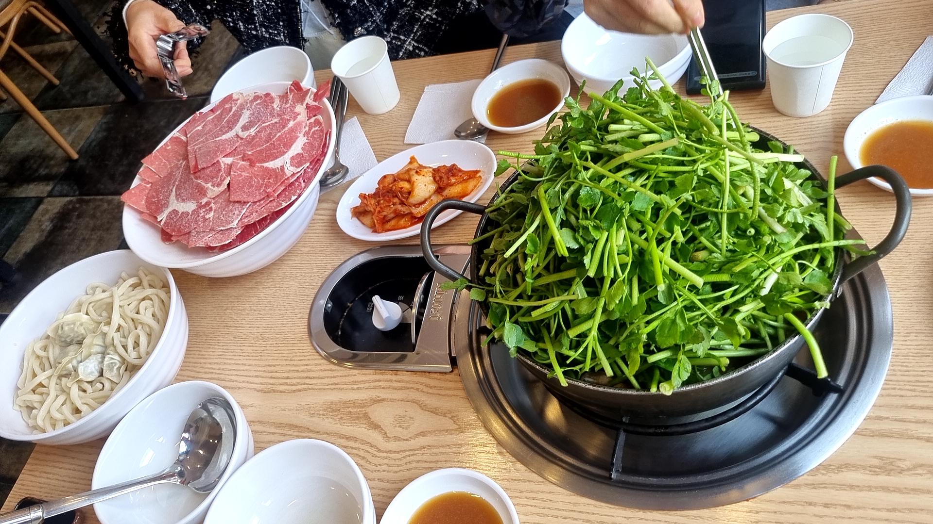 샤브샤브버섯칼국수 이미지