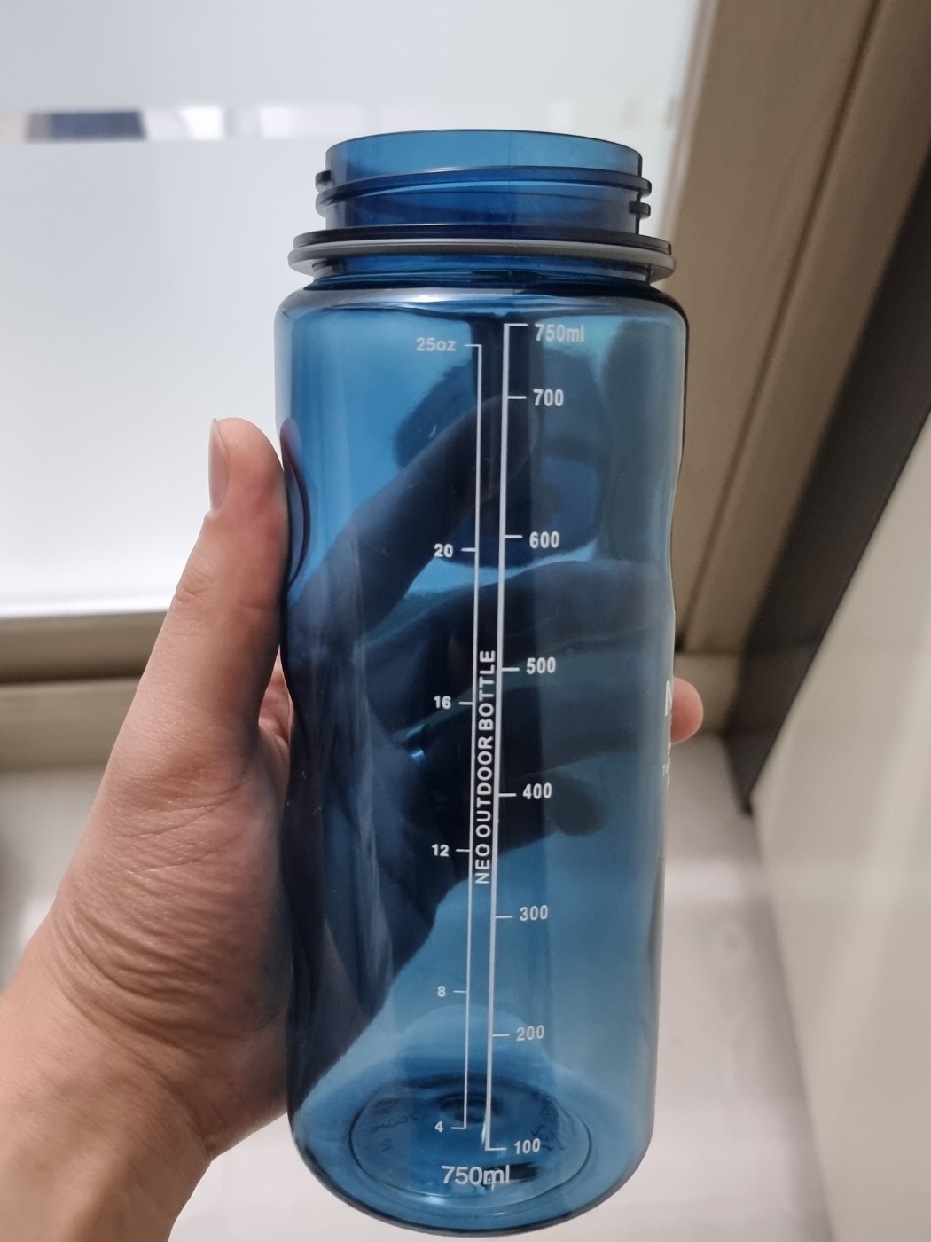  2023년 1월 2일 물 2L 마시기 시작