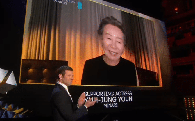 ìœ¤ì—¬ì • ì˜êµ­ ì•„ì¹´ë°ë¯¸ Bafta 2021 ì‹œìƒì‹ ì—¬ìš°ì¡°ì—°ìƒ ìˆ˜ìƒ