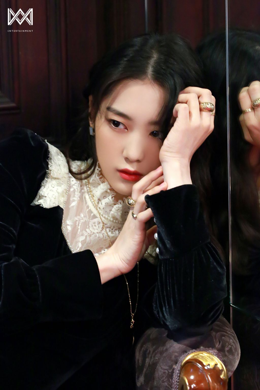  오마이걸 지호 더스타 화보 촬영 비하인드 사진