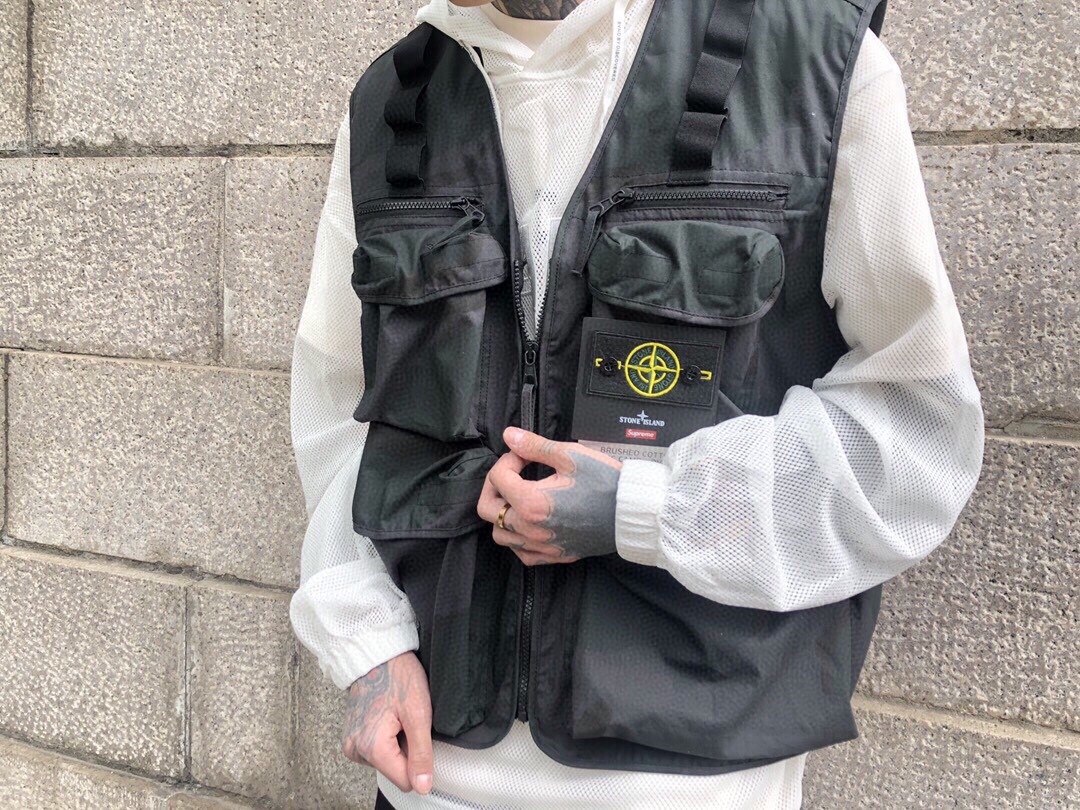  [SUPREME x STONE ISLAND] 슈프림 X 스톤아일랜드 카모 카고 코랄 베스트 집업 (2 COLOR)