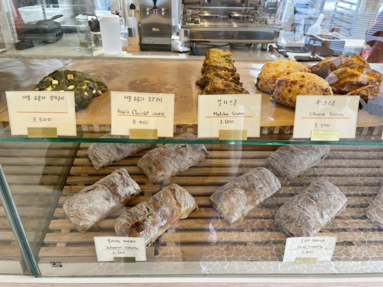 분위기 신상 카페 충주 베이커리 바위의 따뜻한 16