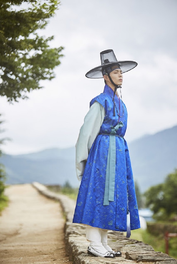  내 속안엔 몇 십 몇 백 명의 내가 있어~