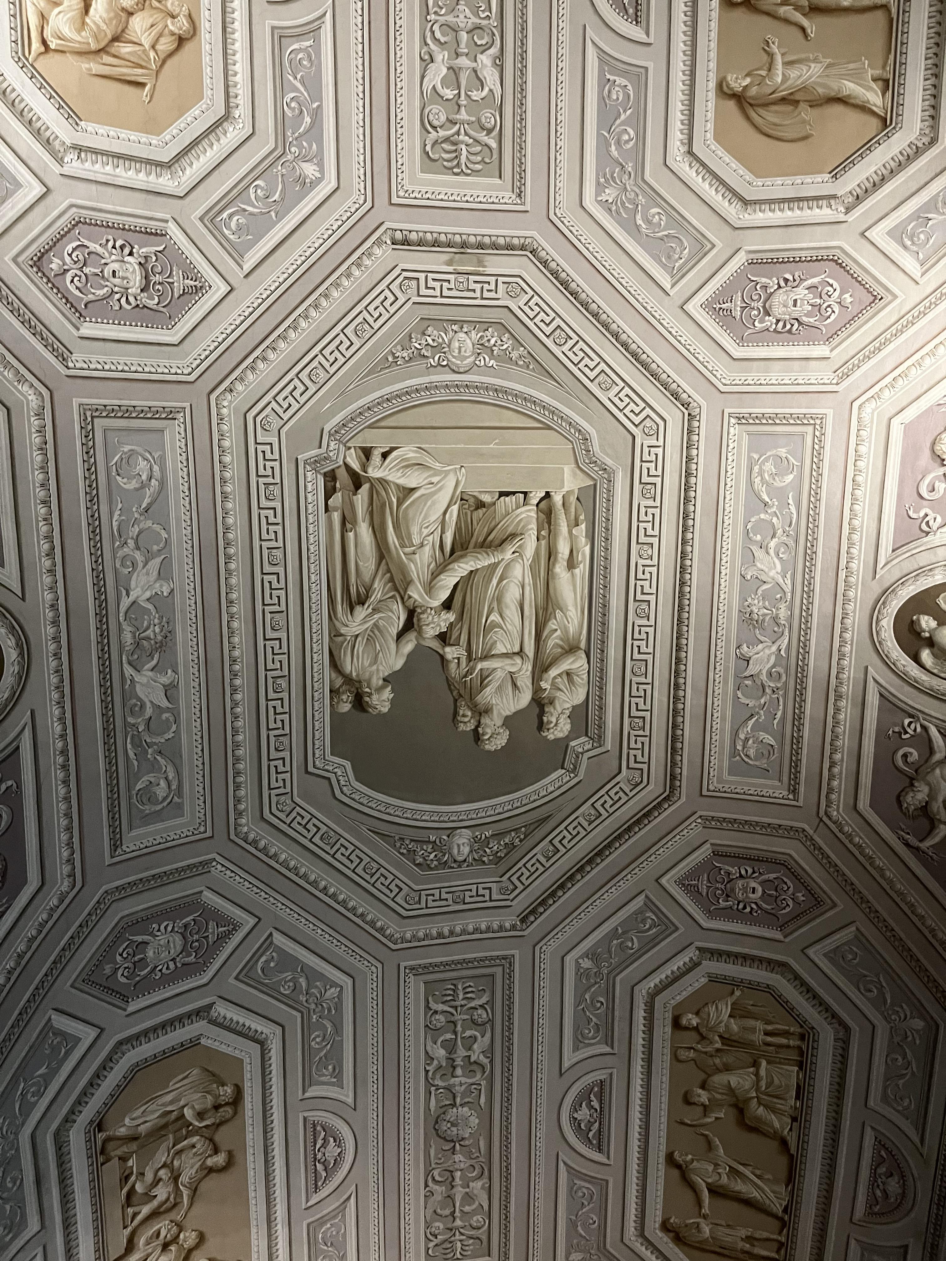 바티칸 박물관 천장화 조각