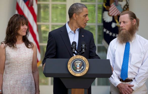 오바마 대통령과 버그달 일병의 부모