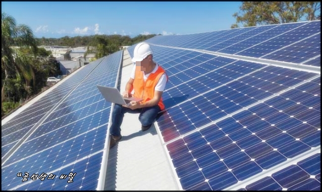 태양광-전기설비-정기검사-지붕-작업자
