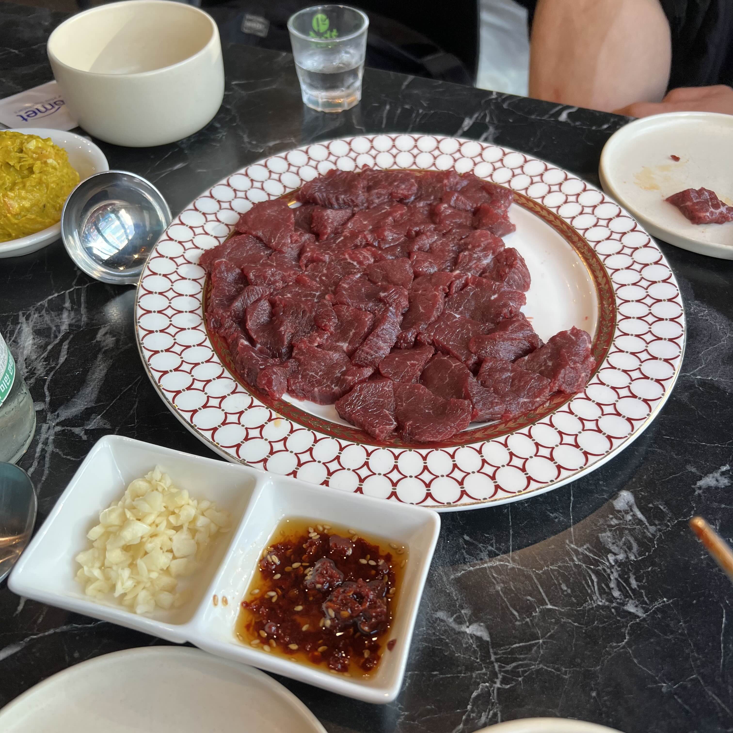 우아한뭉티기 이미지