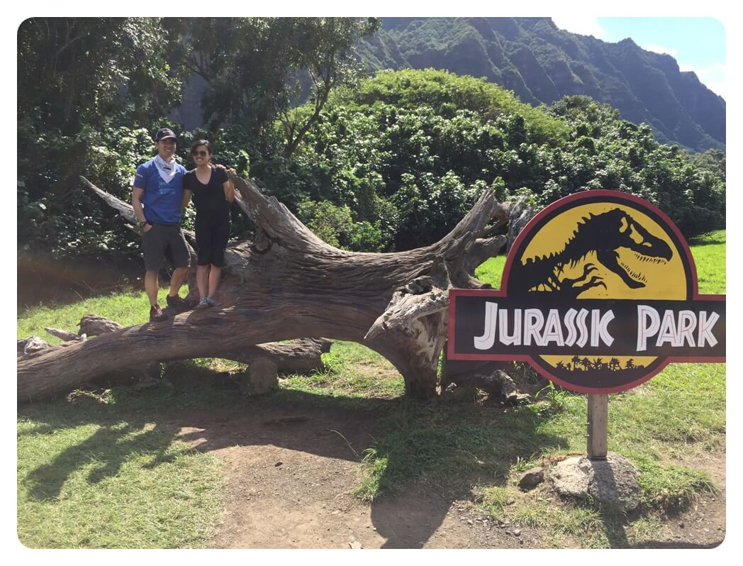 하와이 오아후섬 쿠알로아 랜치 쥬라기공원 세트 촬영장 투어를 하고 있는 모습을 찍은 사진