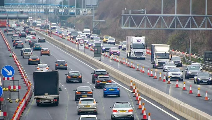 유명무실한 스마트 자동차 도로...차량 감지 기술&#44; 고장 차량 40%만 감지 교통혼란 야기 VIDEO: &#39;Life-saving&#39; technology on smart motorways is failing to detect nearly four in 10 ..