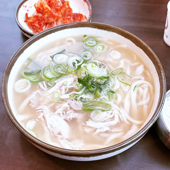 생활의달인 수타 자가제면 칼국수 달인 칼국수 맛있는 40년 식당 은둔식달 노포 아산 천안 맛집 정보