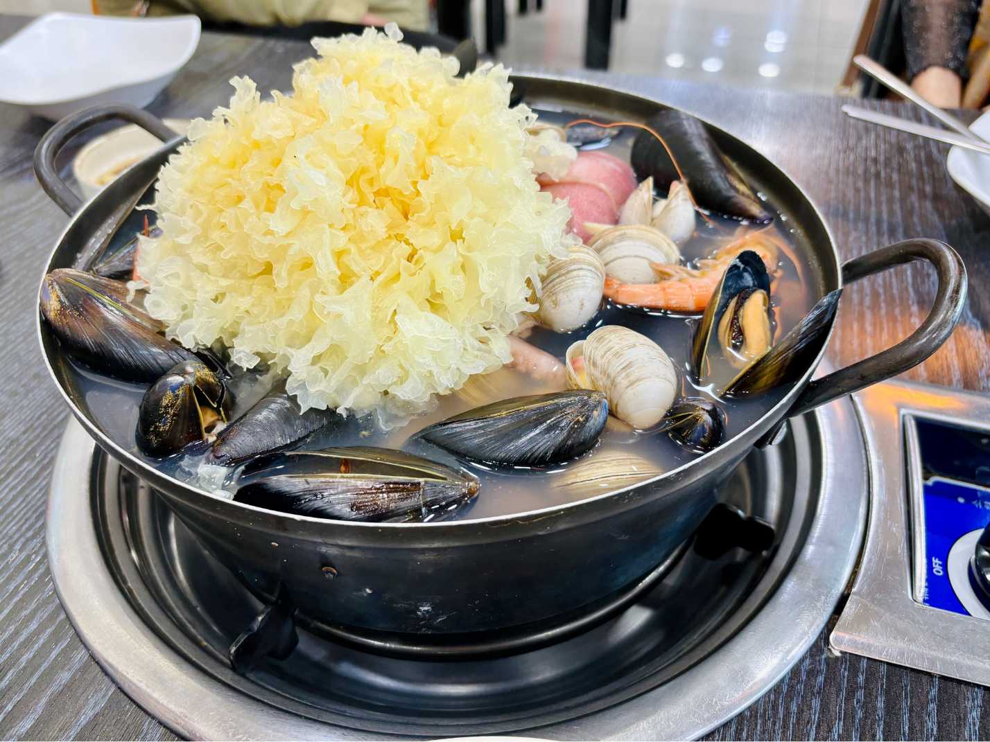 쭈낙해물칼국수 - 맑은해물칼국수
