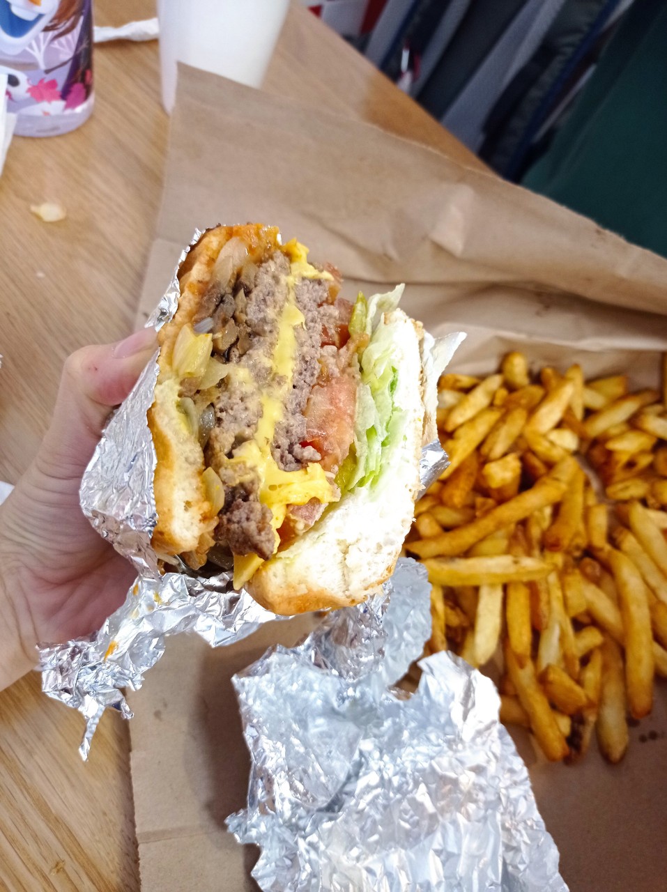  진하고 짜릿한 미국 햄버거의 맛, Five guys를 가다 (미국 체인 버거 인기순위는?)