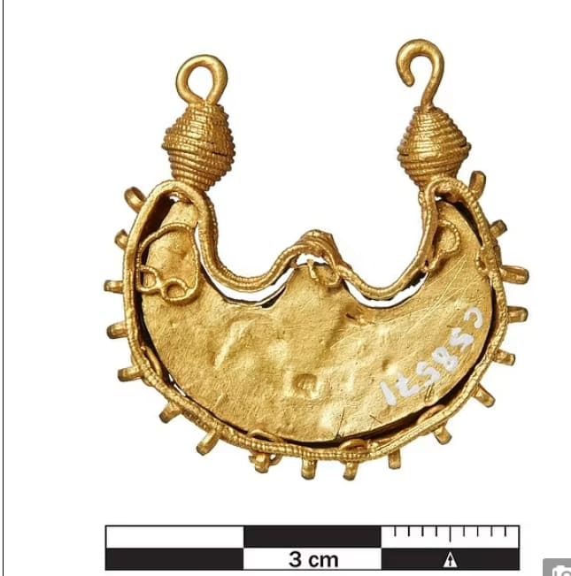 비잔틴 시대 희귀 황금 귀걸이 발견