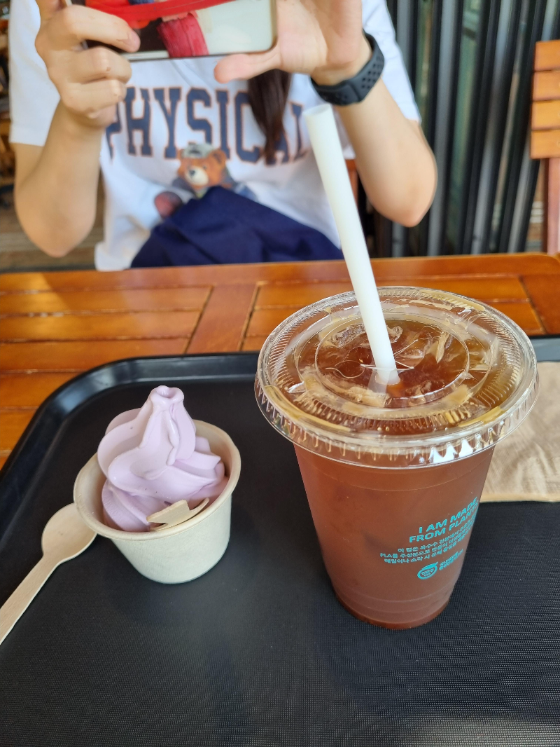 복분자아이스크림과_아이스아메리카노