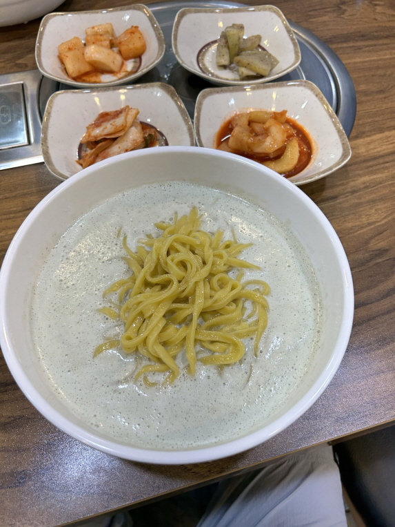 검정콩국수