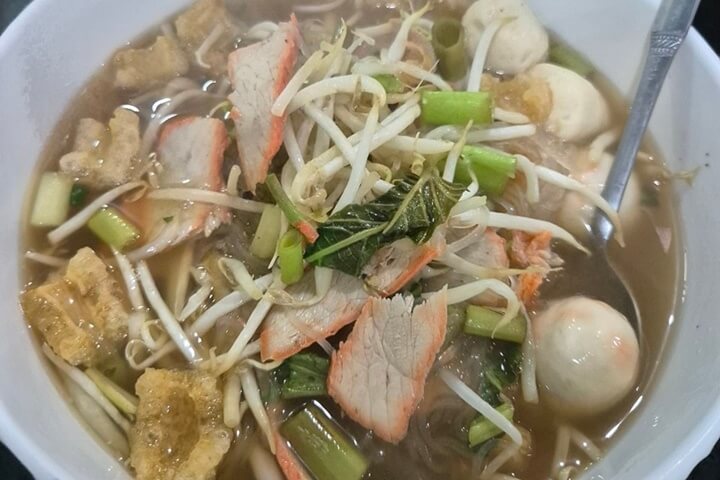 꾸아이 띠아오(Kuay Teow)