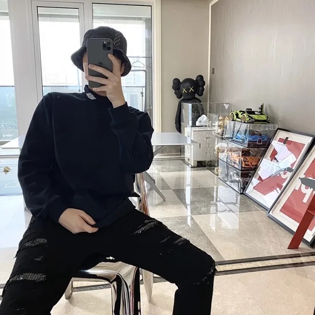  [STUSSY x DIOR] 스투시 X 디올 에어조던 목 폴라 스웨트 셔츠 롱 슬리브 티셔츠 033J617A0554_C085
