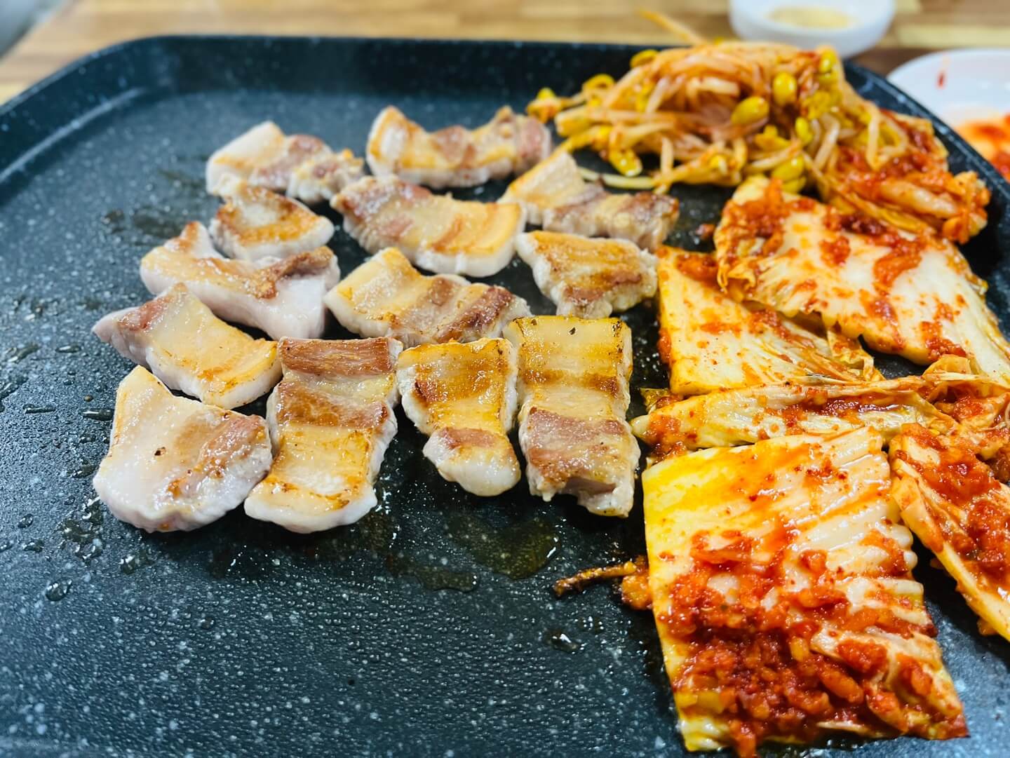 삼겹살 구운 사진