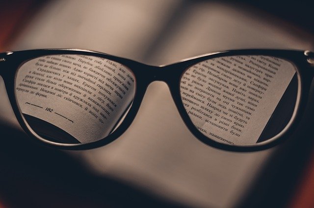 안경과-책