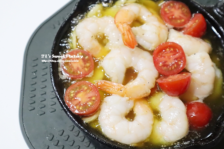 새우 감바스를 만드는 방법은 감바스 알 아질요 새우이다. 24