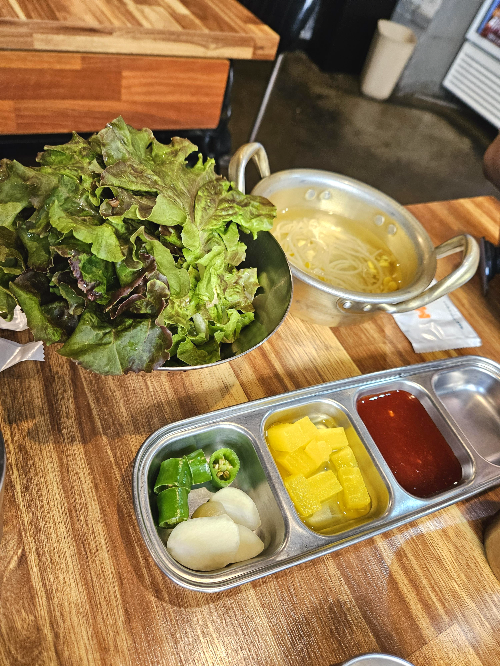 서울 용산 숙대입구 맛집 홍곱창 기본반찬