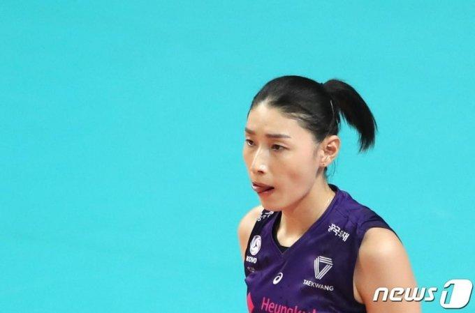  김연경 세리머니 사건 이후 열흘 만에 속마음 거짓말 힘들다 비매너 상대팀 도발 배구 여제 식빵언니 배구선수 키 식빵뜻