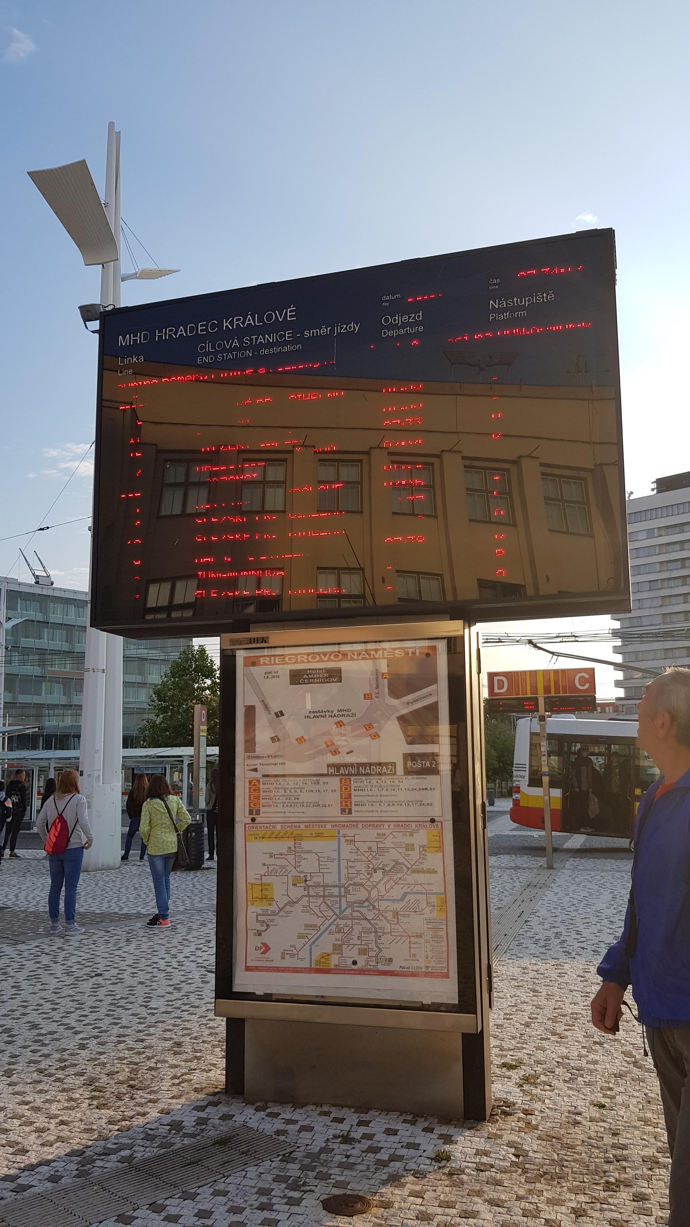 Hradec KrÃaacute;lové hlavní; nádraží